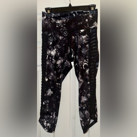 Lululemon Grey and Black Activewear Leggings Pants with Mesh Ruching Size 6 - Picture 4 of 7